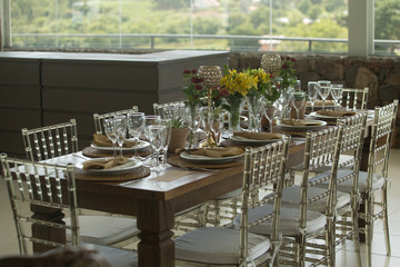 decoration for table, interior decoration, plates, decoration, dinner, food, cutlery, restaurant and Glasses