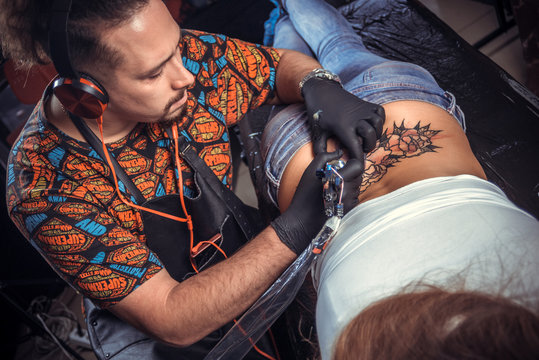 Master of the art of tattooing making tattoo art in studio