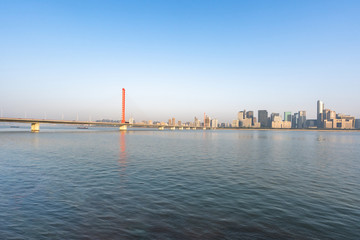 Obraz premium bridge and skyline