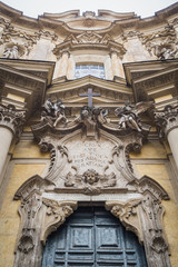 Obraz premium Facade of an ancient and sublime Roman church