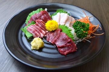 馬刺し