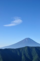 夏富士に青空