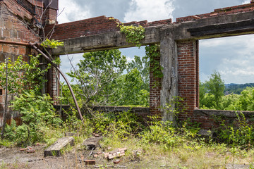 Fototapeta na wymiar Remains of an upper level at an abandoned brick factory in the deep south