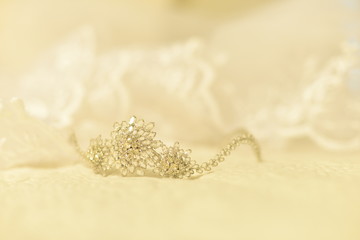 tiara with crystals, elegant bridal tiara, diamond wedding accessory, delicate silver headpiece, decorative hair ornament, wedding background, vintage jewelry