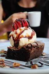 Pastel con helado 