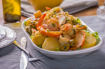 Salada de camarão com legumes