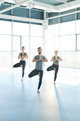 Fototapeta na wymiar Group yoga
