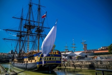 L'Hermione au port.