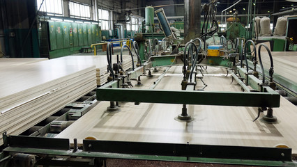 Production of laminated fiberboard. Fibreboard sheets for furniture production