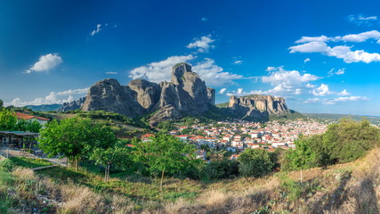 Fototapeta na wymiar Kalambaka town and Meteora mountains, Greece