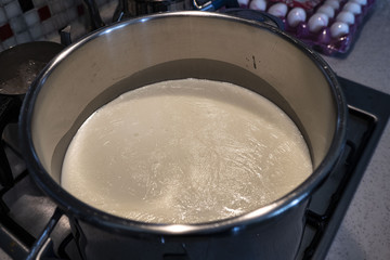 boil fresh milk at home, milk is boiling, home cooked cow milk is best for health