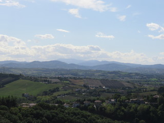 Fototapeta na wymiar Paesaggio montuosoPaesaggio montuoso