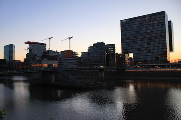 Abend im Düsseldorfer MedienHafen