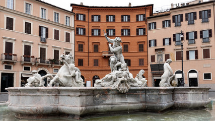 Fountain of Neptune front view