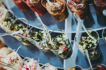 Buffet d'assortiment de verrines, cocktail pour mariage