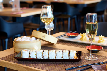 sushi roll asiatisch restaurant