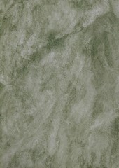 Fond marbr&eacute; verd&acirc;tre.