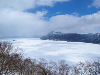 Fototapeta na wymiar 雪の摩周湖
