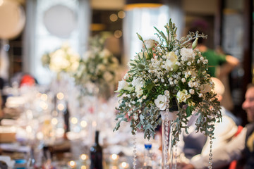 Obraz na płótnie Canvas wedding table floral decorations