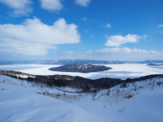 雪の屈斜路湖