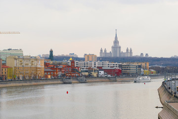 Obraz premium Moscow, Russia - April, 21, 2019: embankment of Moscow river