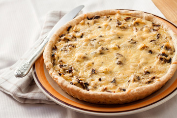 Chicken tart with mushrooms and cheese