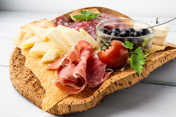 Vassoio di salumi e formaggi italiani