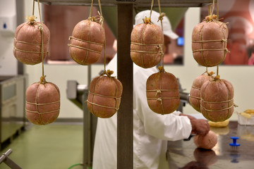 Mortadella legatura