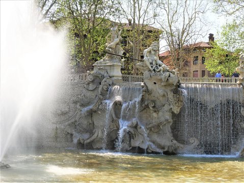 Fontana dei Dodici mesi,