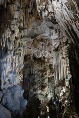 ティエンクン鍾乳洞　ハロン湾　ベトナム