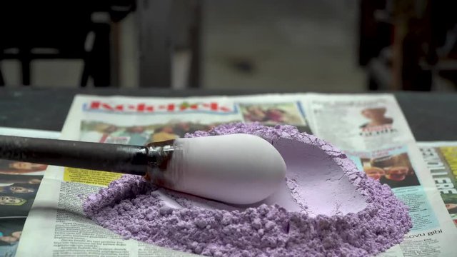 coloring molten glass