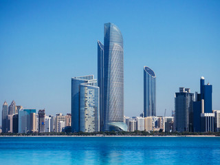 Fototapeta na wymiar Blue sea at marina island with modern Abu Dhabi skyline cityscape