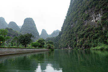 Fototapeta premium 世界遺産チャンアン ボートクルーズ