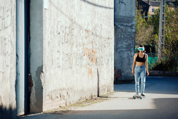 Obraz na płótnie Canvas Girl with her skate on a town road