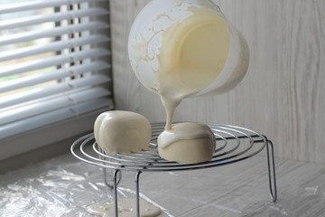 Process of making mousse cakes in the shape of a heart