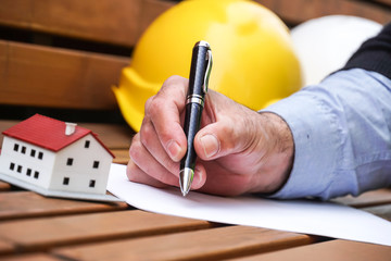 Real estate investment: purchase agreement for a new house