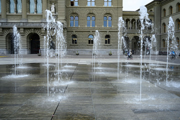 Wasserspiel auf dem Bundesplatz, Bern, Schweiz