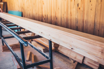 Profiling timber along the entire length in an industrial machine - sawmill - production of glued laminated timber