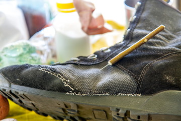 repair of footwear for survival in the conditions of a hike