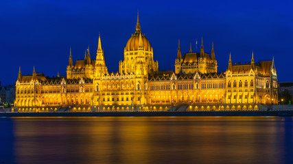 Budynek parlamentu w Budapeszcie - obrazy, fototapety, plakaty