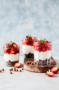 Yoghurt with Strawberries and Cereal