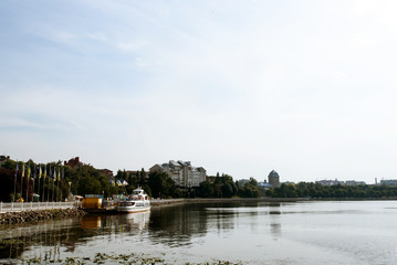 amazing view at luxury boat at sunny lake at the city, summer vacation concept