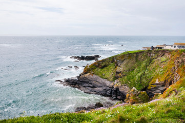 Fototapeta na wymiar Lizard Point, Küste, Halbinsel, Steilküste, Küstenwanderweg, Cornwall, Südengland