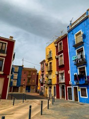 Fototapeta na wymiar Casas de colores en el pueblo de Vilajoyosa (Alicante, España)