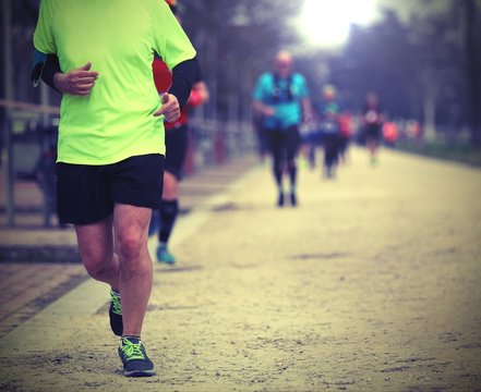 runner runs in the country road race