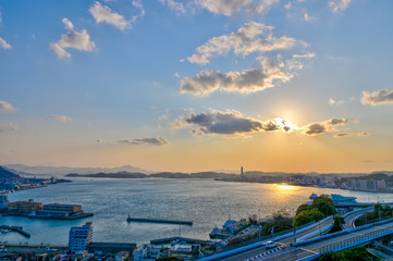 夕陽に輝く関門海峡