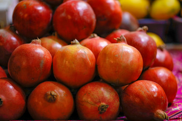 Fototapeta na wymiar Pomegranate shop in indian market