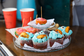 Cakes in the form of burgers and muffins