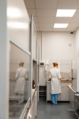 Obraz premium Young student in a modern laboratory. standing by the sink. The photo illustrates science and education.