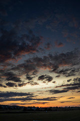 Angeleuchtete Wolken bei Sonnenuntergang